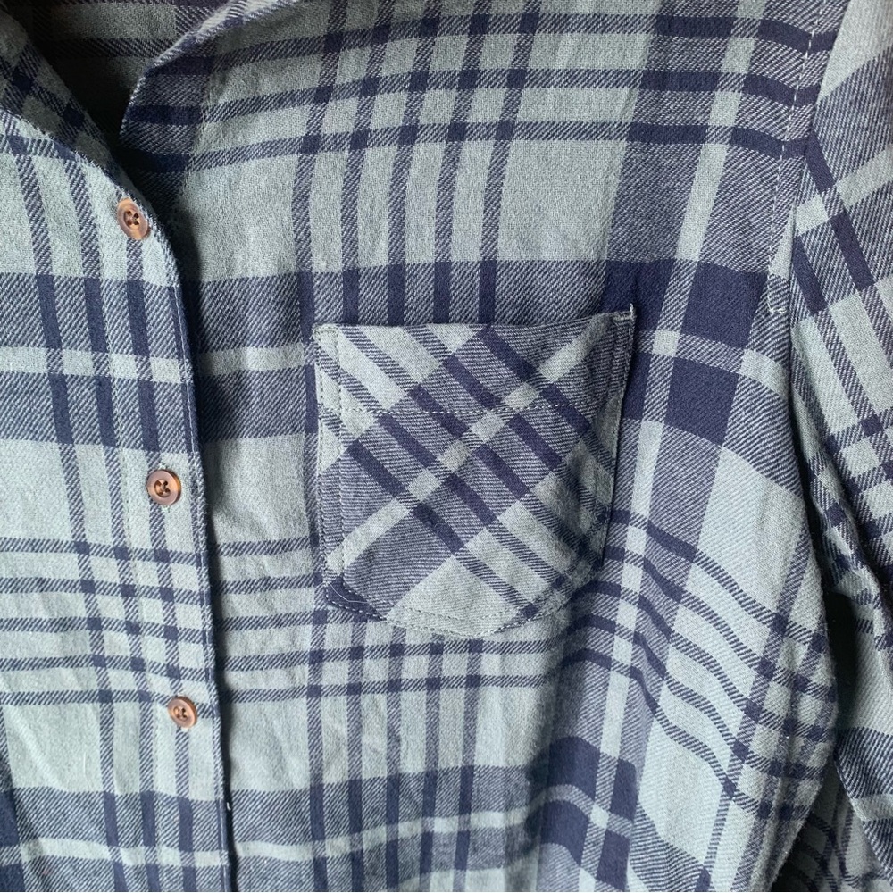New Field and Stream flannel button down top - Picture 3 of 5